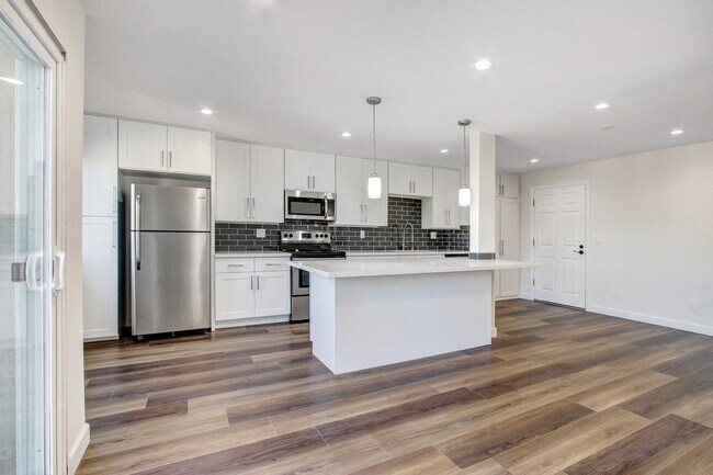 Building Photo - The Montecito