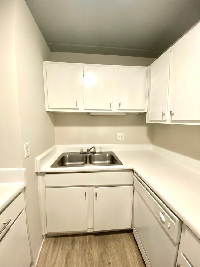 Building Photo - Cedar Creek Apartments