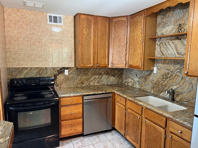 Foto del edificio - "Charming 3-Bed Retreat in Aurora!"