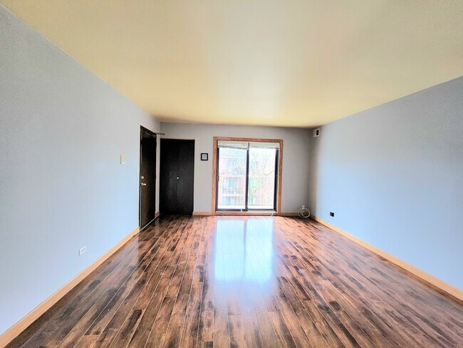 Building Photo - 5406 Chateau Dr