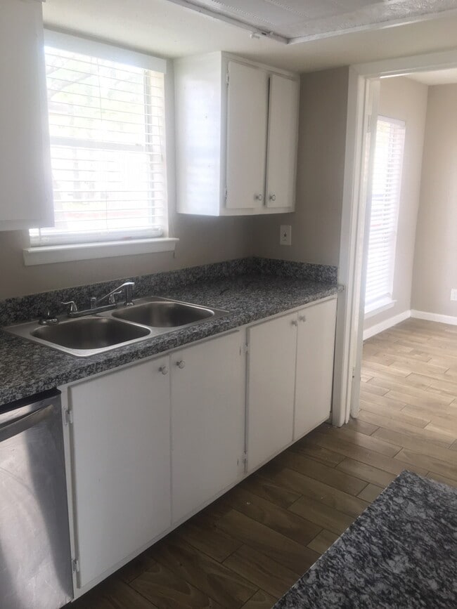 Building Photo - 6200 W Tidwell Rd