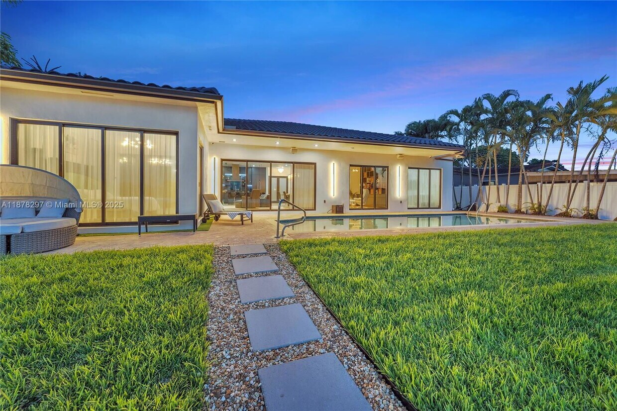 Foto principal - 21100 NE 25th Ct