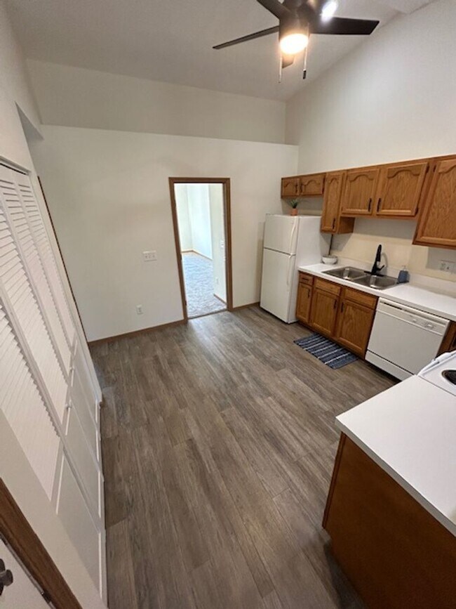 Foto del edificio - Updated Ranch with 2 Bedrooms, 1 Bath, and 1-Car Attached Garage in Troy, Ohio - Your Perfect Hom...