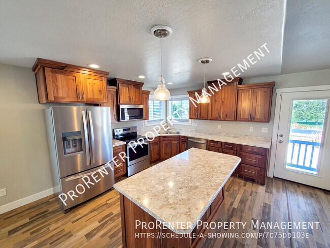 Building Photo - Like New 5 Bed, 3 Bath Roy Home