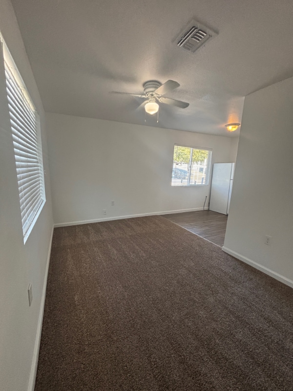 Building Photo - 1525 E Sunnyside Dr