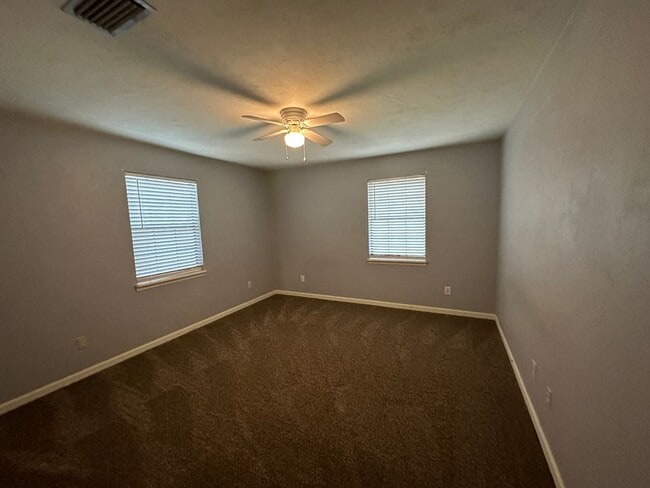 Building Photo - Brewster Estates unit available NOW!