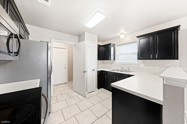 Foto del edificio - 3 br, 2 bath House - 2704 Rampart Loop