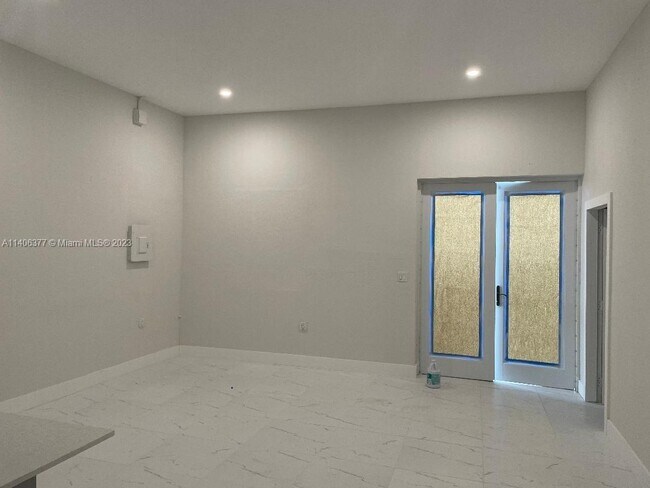 Foto del edificio - 320 SW 78th Ave