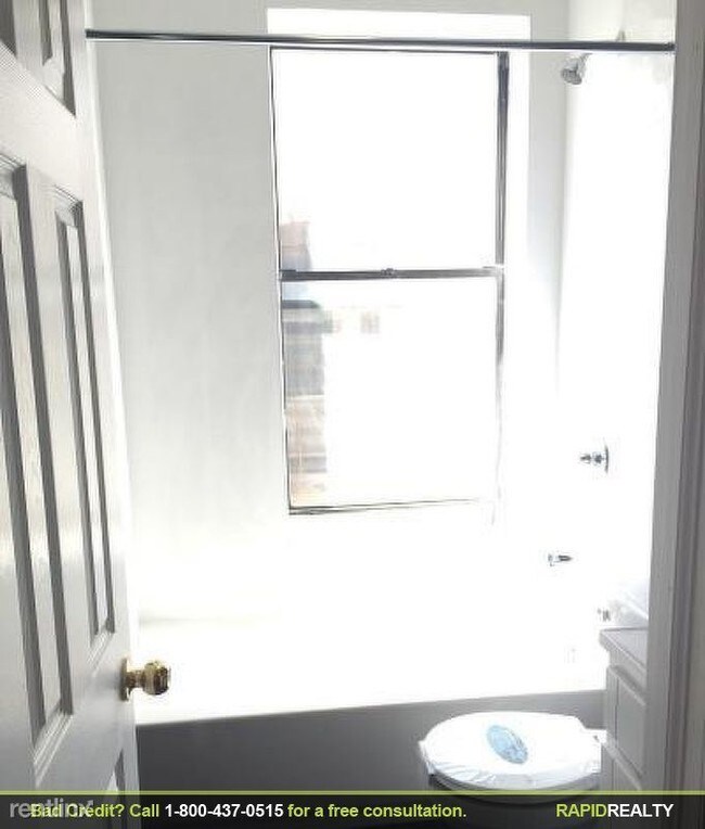 Building Photo - 313 Linden St