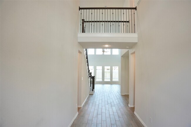 Building Photo - 24727 Tanoureen Dr