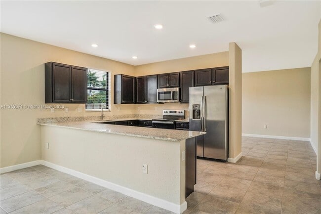 Building Photo - 2637 SE 1st St