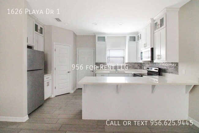 Building Photo - 1626 Playa Dr