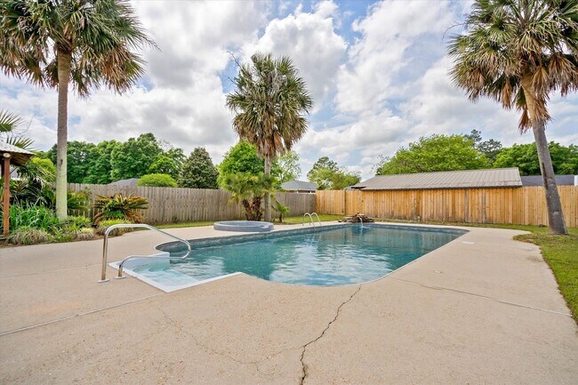 Foto del edificio - WELCOME TO REMINGTON ESTATES - AND A POOL!