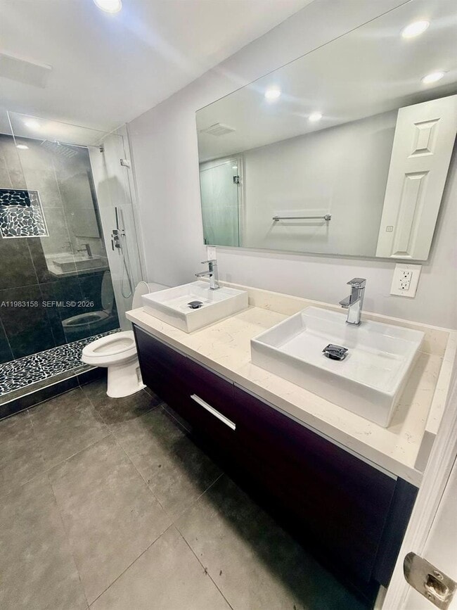 Foto del edificio - 1340 W 41st St