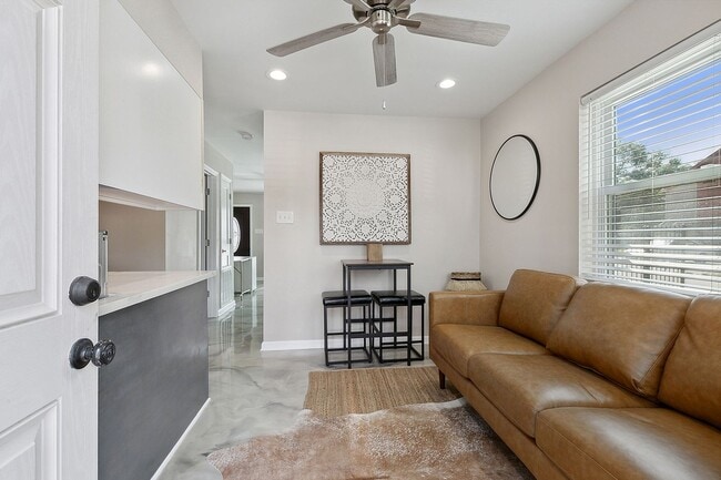 Building Photo - Beautifully Renovated Condo Style Apartment