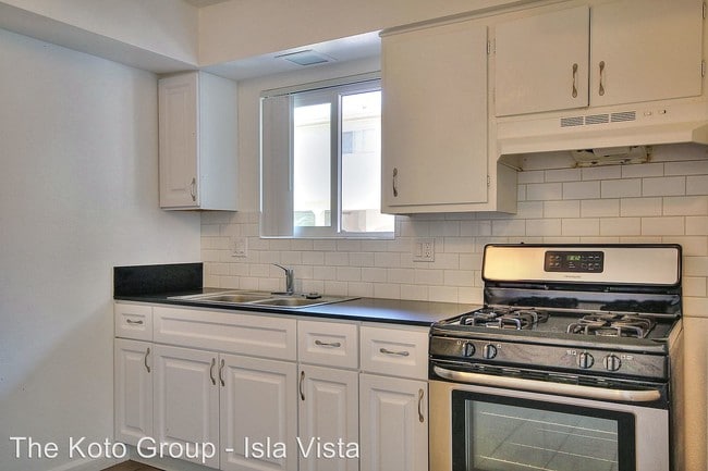 Building Photo - 2 br, 2 bath Room For Rent - 6514 El Nido