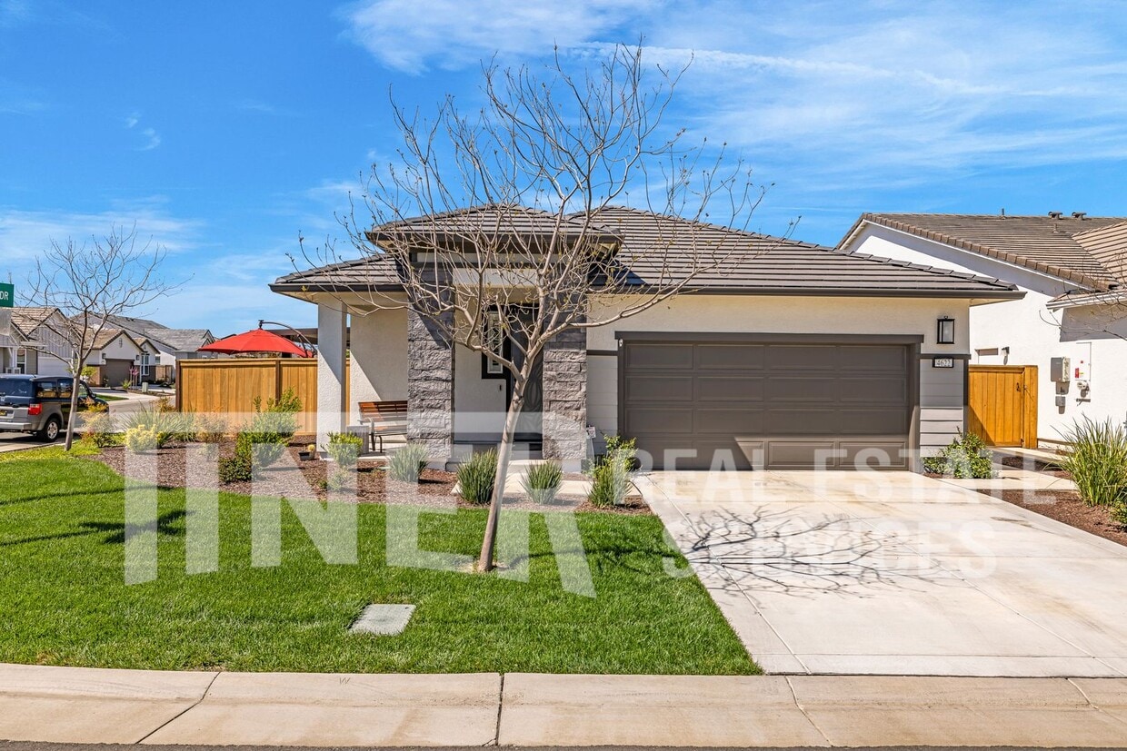 Foto principal - 4622 Highland Lk Dr