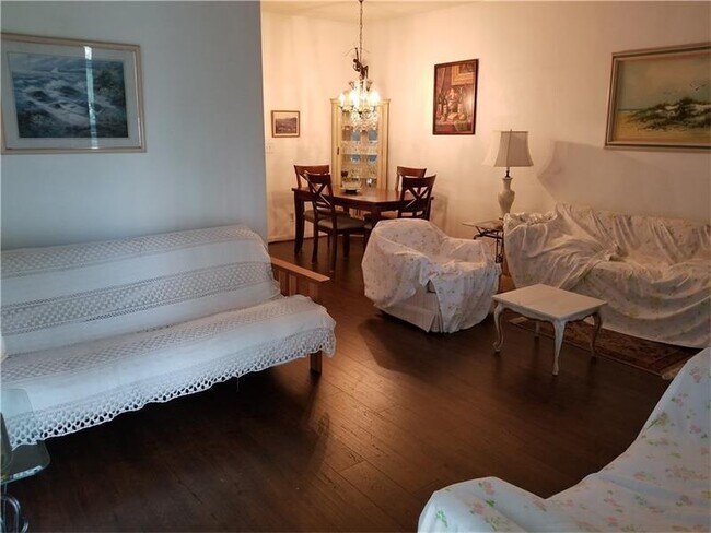 Building Photo - 1960 NE 1st St