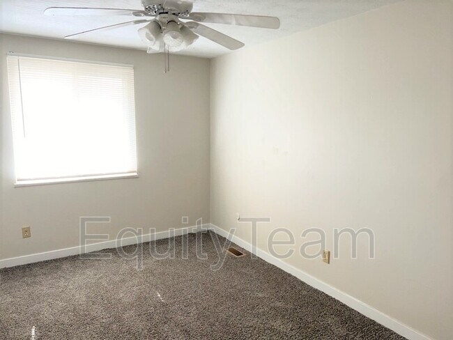 Building Photo - 1642 Mars Hill Dr