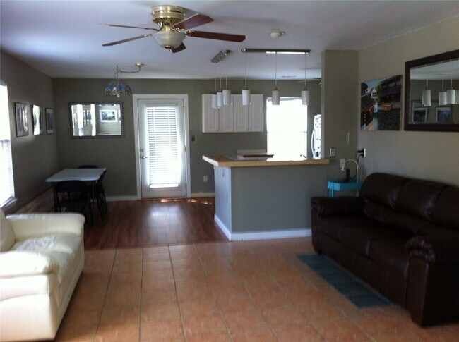 Foto del edificio - 4033 N Cambray Dr