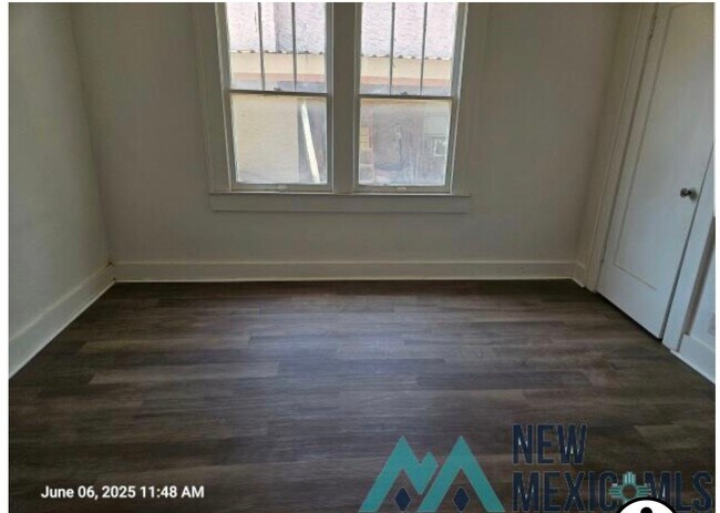 Foto del edificio - 307 N Mesquite St