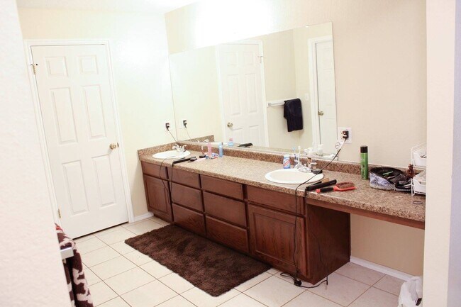 Building Photo - 411 S 900 E