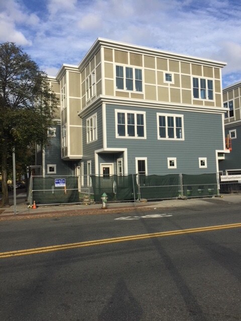 Building Photo - 4 Market St