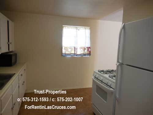 Building Photo - Great 4/2, Fridgerated AC, Close to NMSU