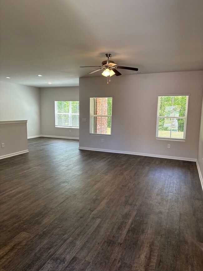 Foto del edificio - Three Bedroom | Two and a Half Bathroom Ho...