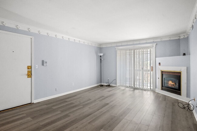 Building Photo - 1995 Tall Oaks Dr