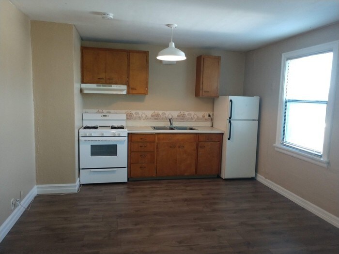 Primary Photo - 901 W Main