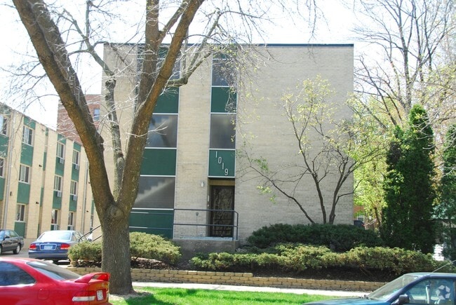 Building Photo - 1019 Milton St