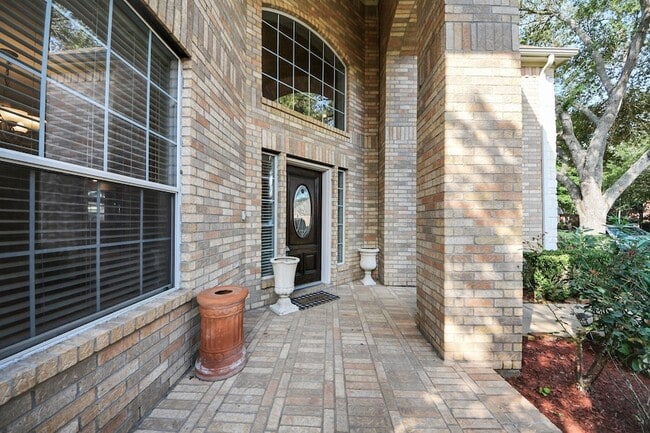 Building Photo - 4422 Roundtree Ln