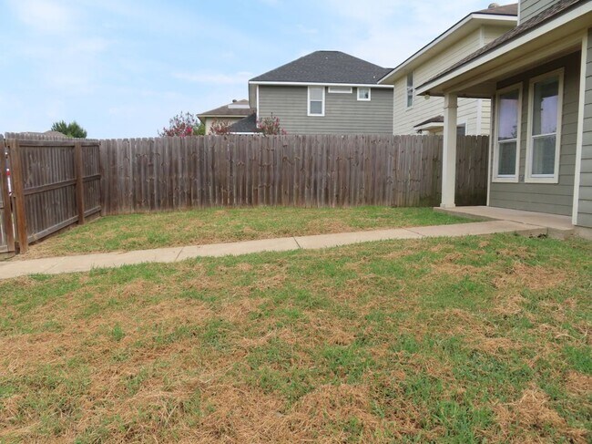 Building Photo - 4115 McFarland Dr