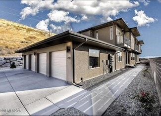Building Photo - 730 Bluffs Ct