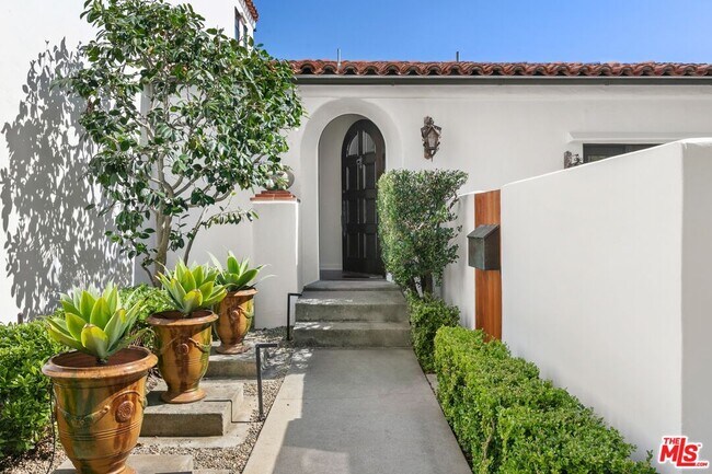 Building Photo - 1118 Chautauqua Blvd