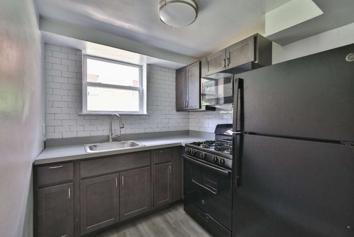 Kitchen - Germantown Apartments