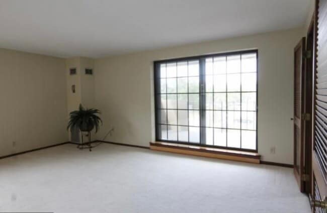 Living Room - 6650 Vernon Ave S