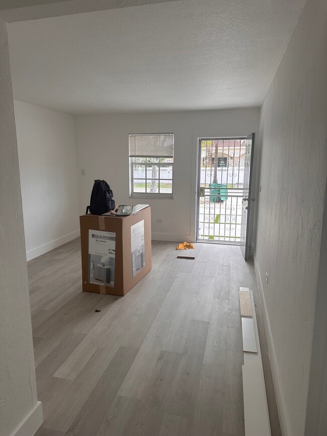 Building Photo - 121 NW 68th Ave