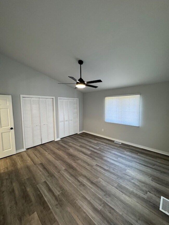 Foto del edificio - 2 Bedroom, 2 Bathroom Home- Cedar Lake, IN