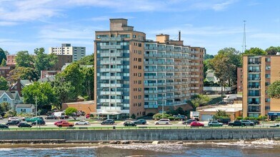 Building Photo - 300 Lynn Shore Dr
