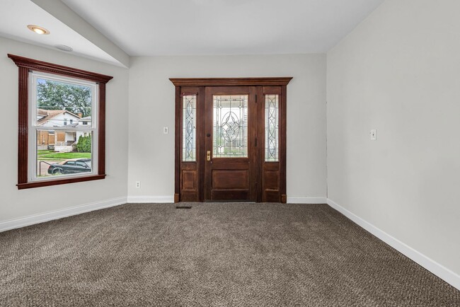 Building Photo - 3940 Delmar Ave