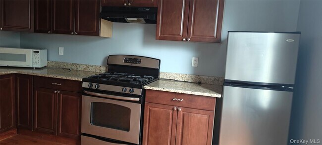 Building Photo - 104 Winnikee Ave