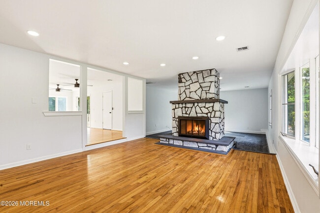 Building Photo - 2021 Paterson Ave