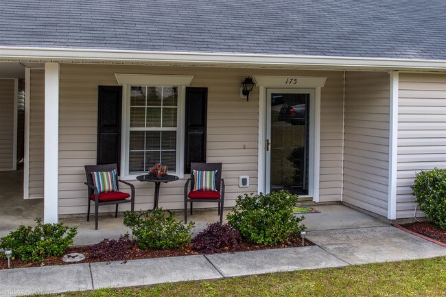 Foto del edificio - 175 Sudlow Ridge Rd