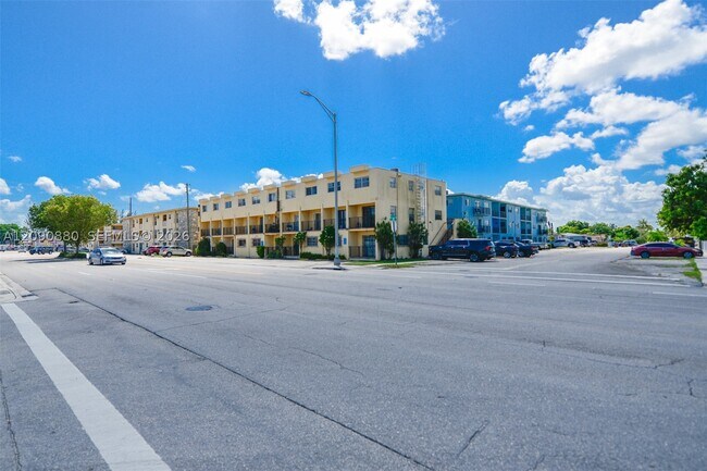 Foto del edificio - 3494 E 4th Ave
