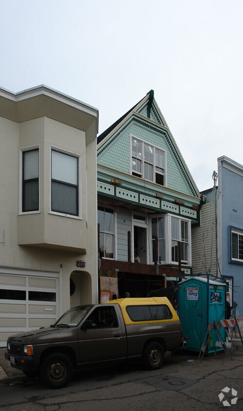 Building Photo - 182 Banks St