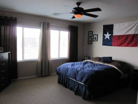 Foto del edificio - 10415 Lilac Square Ave