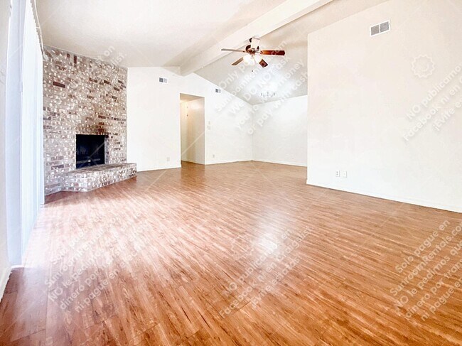 Foto del edificio - 109 Hughson Ct