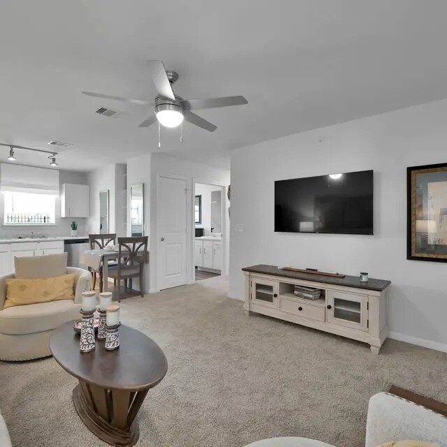 Foto del edificio - Luxury 2-Bed Home | Spacious Interiors!